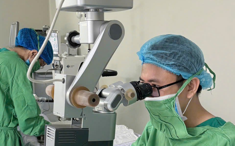 Ca đặt Paul Glaucoma Implant thứ hai, mở ra hy vọng mới cho bệnh nhân glaucoma
