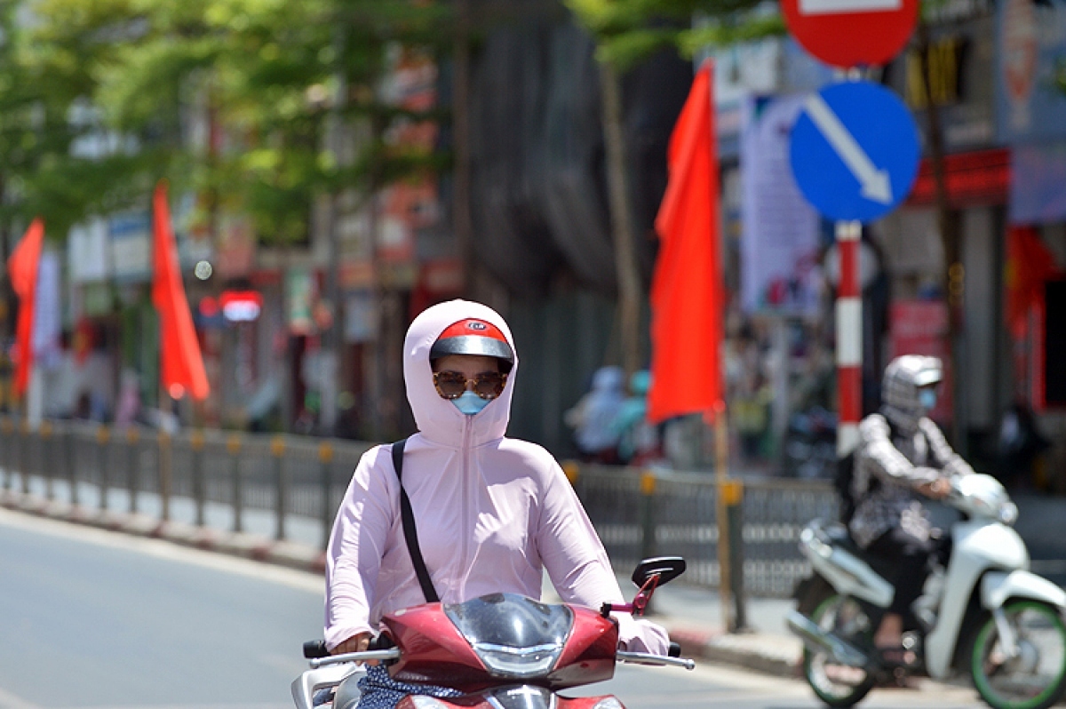 Thời tiết TP HCM h&ocirc;m nay, 9-5: Nắng n&oacute;ng 36&deg;C, chiều tối mưa d&ocirc;ng- Ảnh 1.