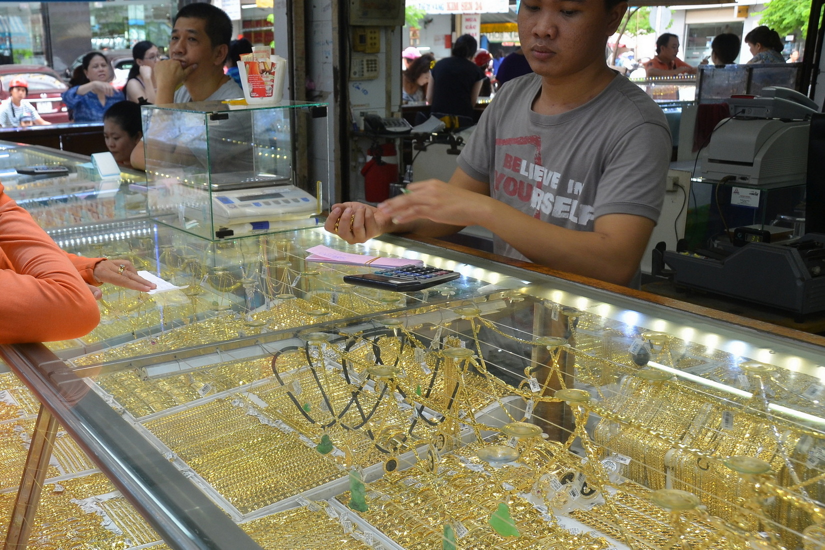 Gi&aacute; v&agrave;ng h&ocirc;m nay, 10-5: Bật tăng mạnh mẽ- Ảnh 1.