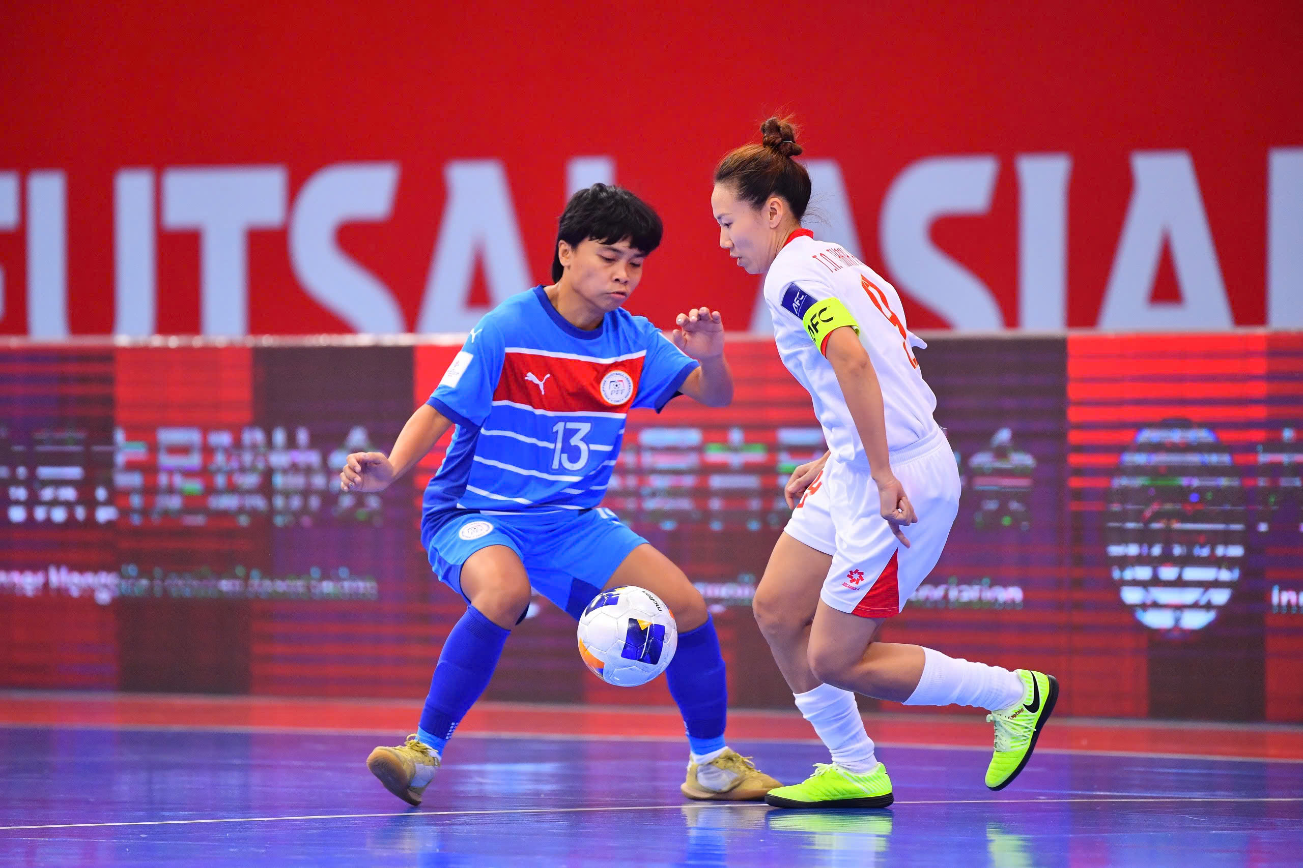 Futsal nữ Việt Nam thắng 3 sao Philippines, sớm giành vé tứ kết châu Á - Ảnh 2.