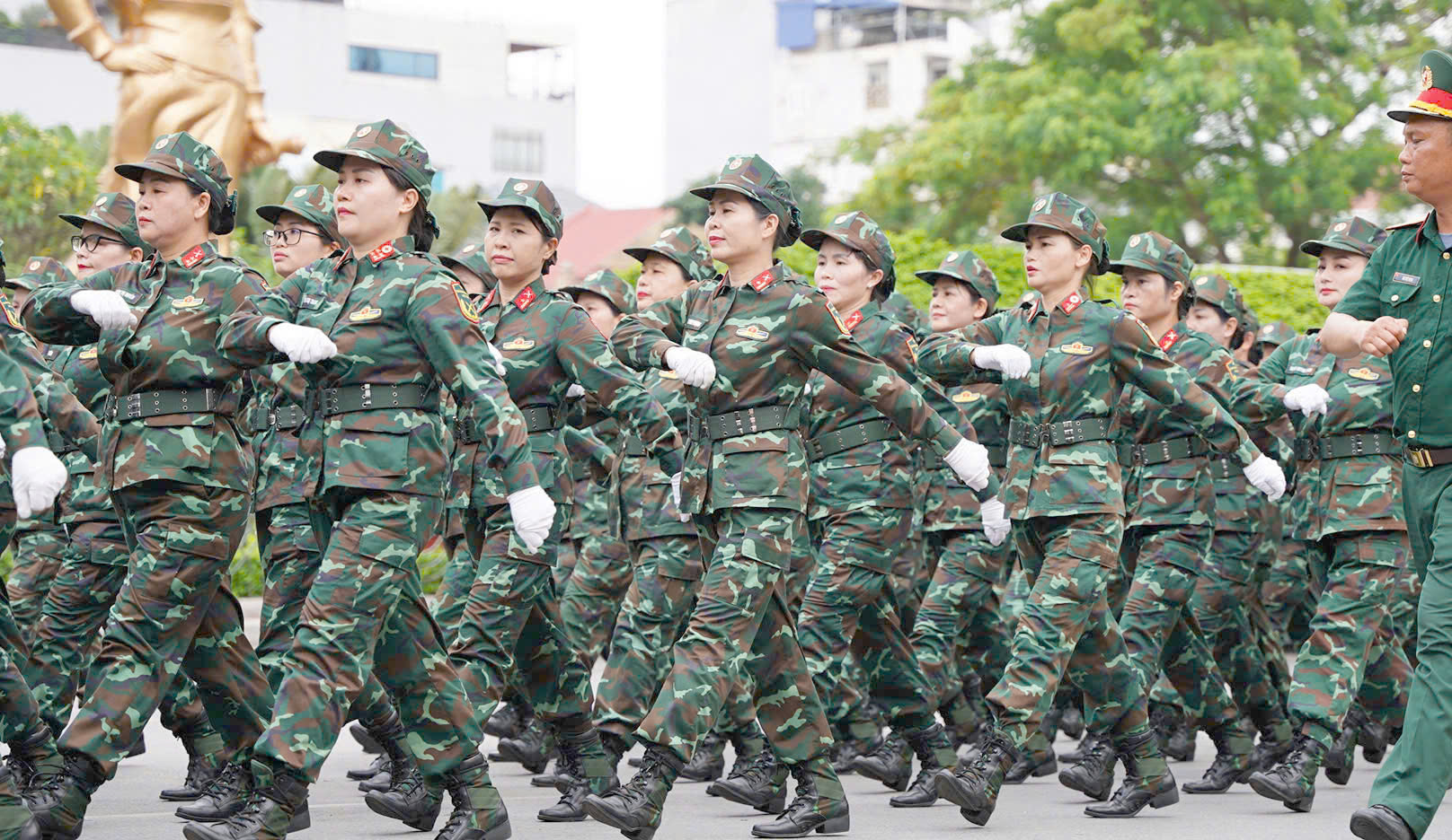 Hơn 3.000 người hợp luyện diễu h&agrave;nh kỷ niệm 70 năm giải ph&oacute;ng Hải Ph&ograve;ng - Th&agrave;nh phố Anh h&ugrave;ng- Ảnh 10.