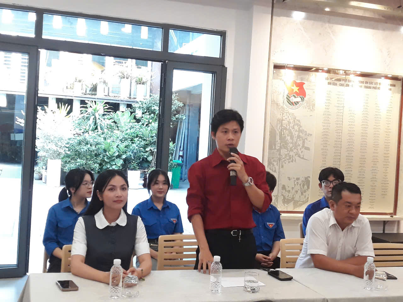 "Viết tiếp c&acirc;u chuyện h&ograve;a b&igrave;nh"-xứng danh biểu tượng nhạc trẻ   - Ảnh 2.