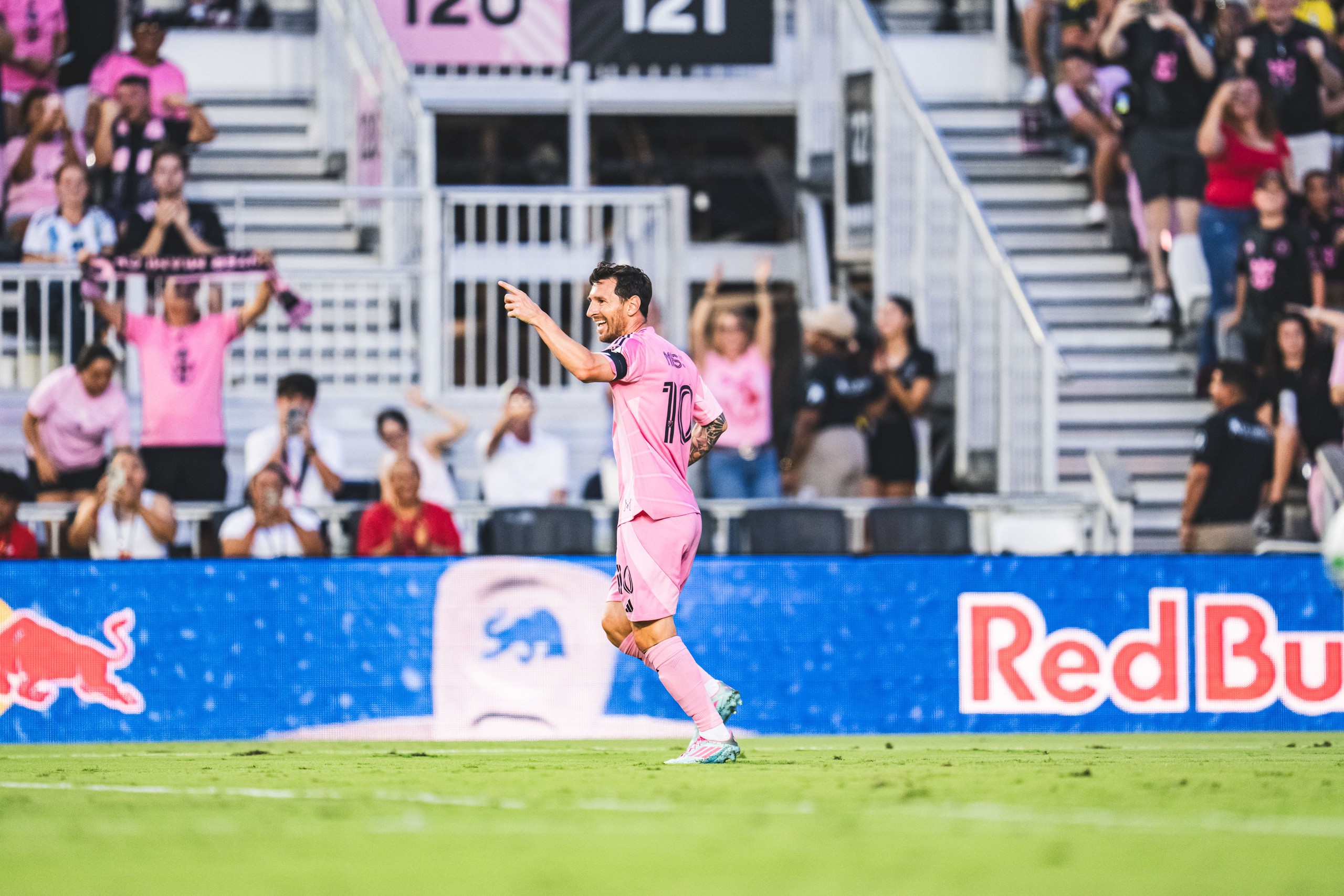 Messi rực s&aacute;ng, Inter Miami v&ugrave;i dập Columbus 5-1 - Ảnh 1.