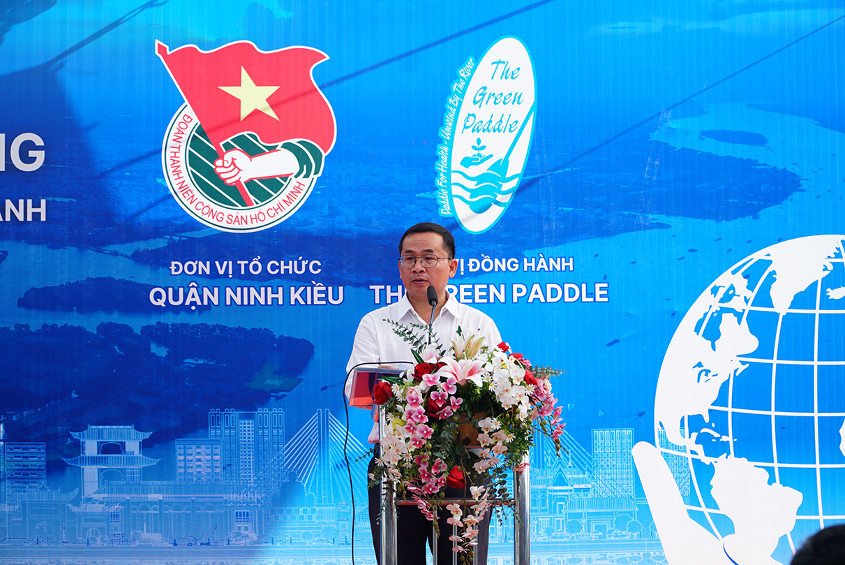VIDEO: 200 t&igrave;nh nguyện vi&ecirc;n ra qu&acirc;n "bảo vệ d&ograve;ng s&ocirc;ng qu&ecirc; hương" ở Cần Thơ - Ảnh 1.