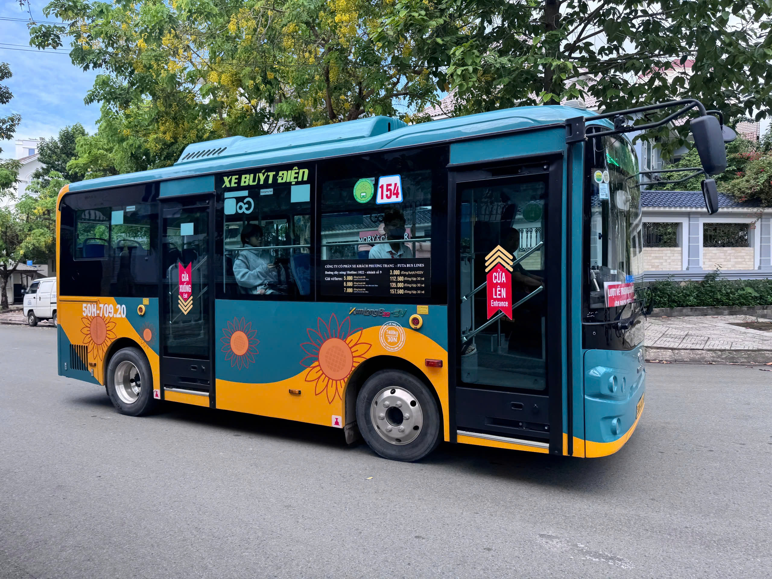 Cần lộ trình chuyển đổi sang xe buýt điện, ô tô tải "sạch" - Ảnh 1.