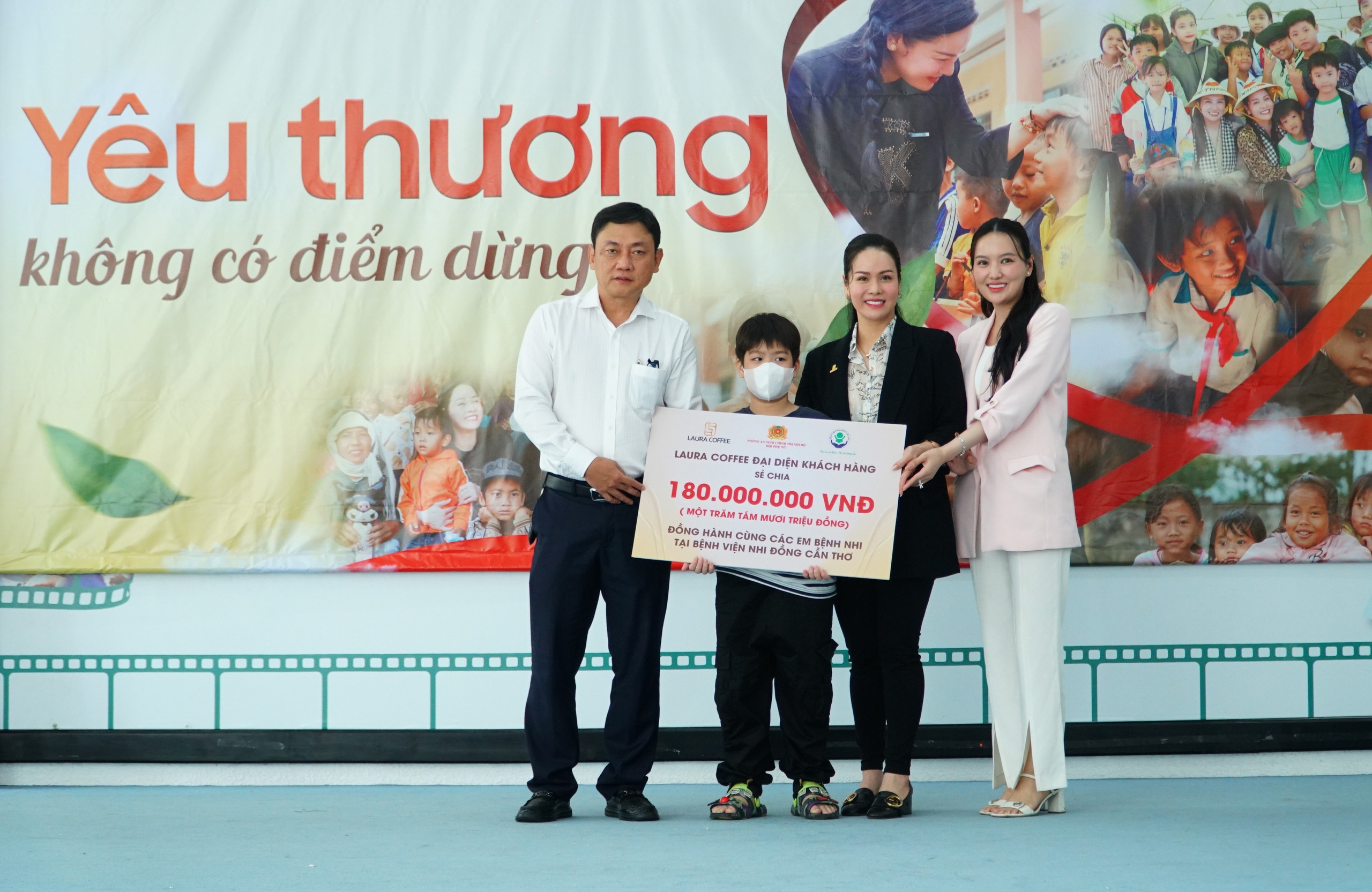 Nhật Kim Anh và con trai mang món quà ấm áp đến các bệnh nhi Cần Thơ dịp 1-6- Ảnh 8.