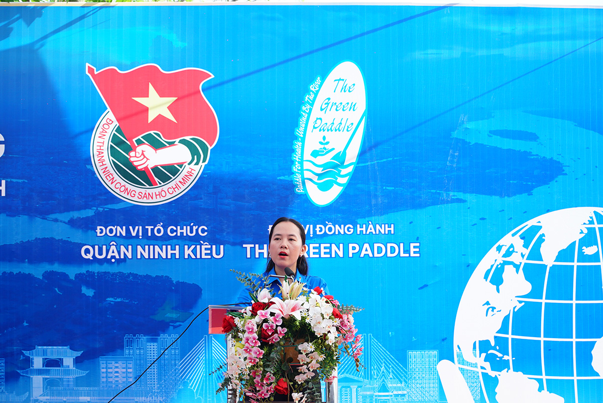 VIDEO: 200 t&igrave;nh nguyện vi&ecirc;n ra qu&acirc;n "bảo vệ d&ograve;ng s&ocirc;ng qu&ecirc; hương" ở Cần Thơ - Ảnh 2.