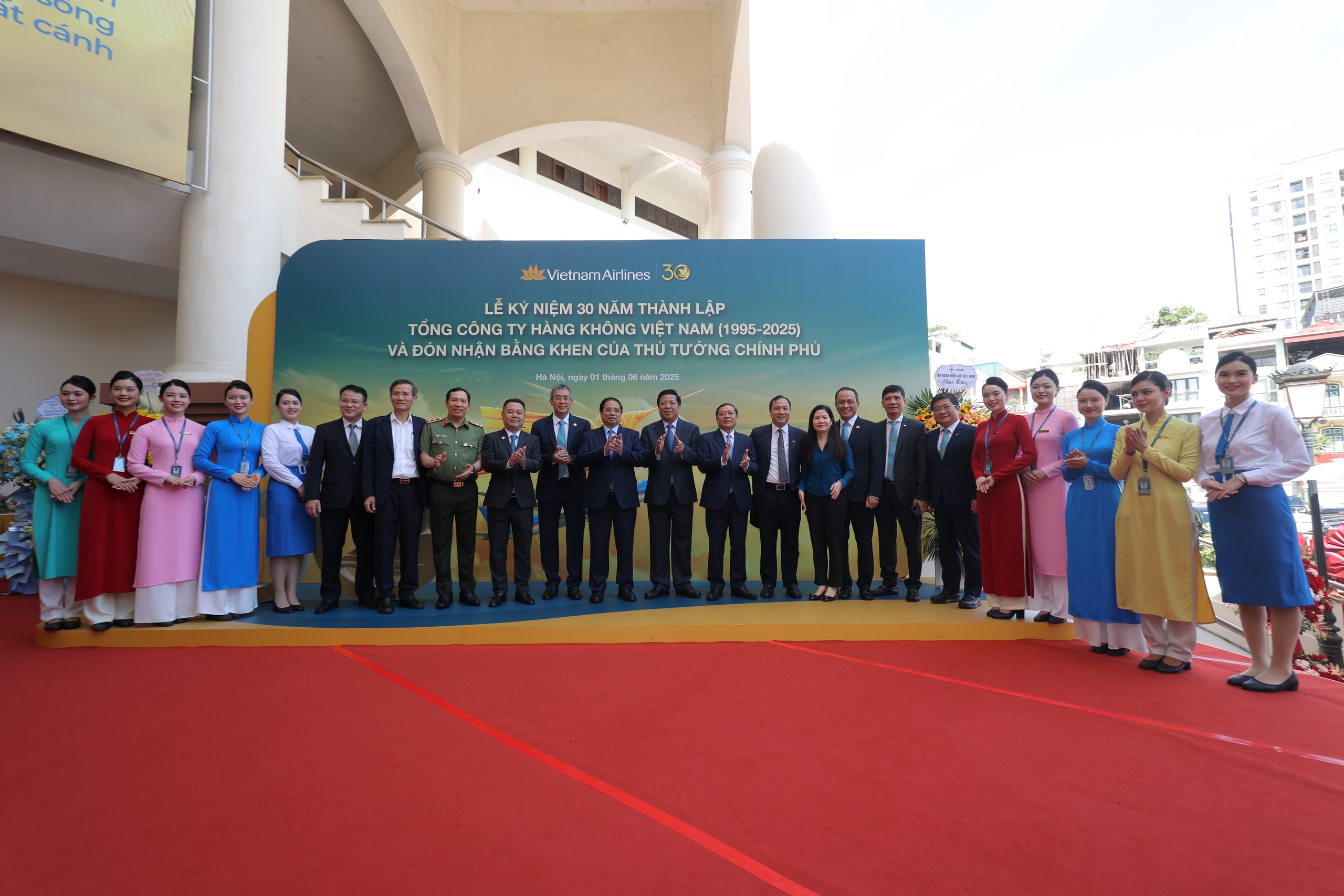 Thủ tướng n&oacute;i về tầm nh&igrave;n ph&aacute;t triển Vietnam Airlines- Ảnh 4.