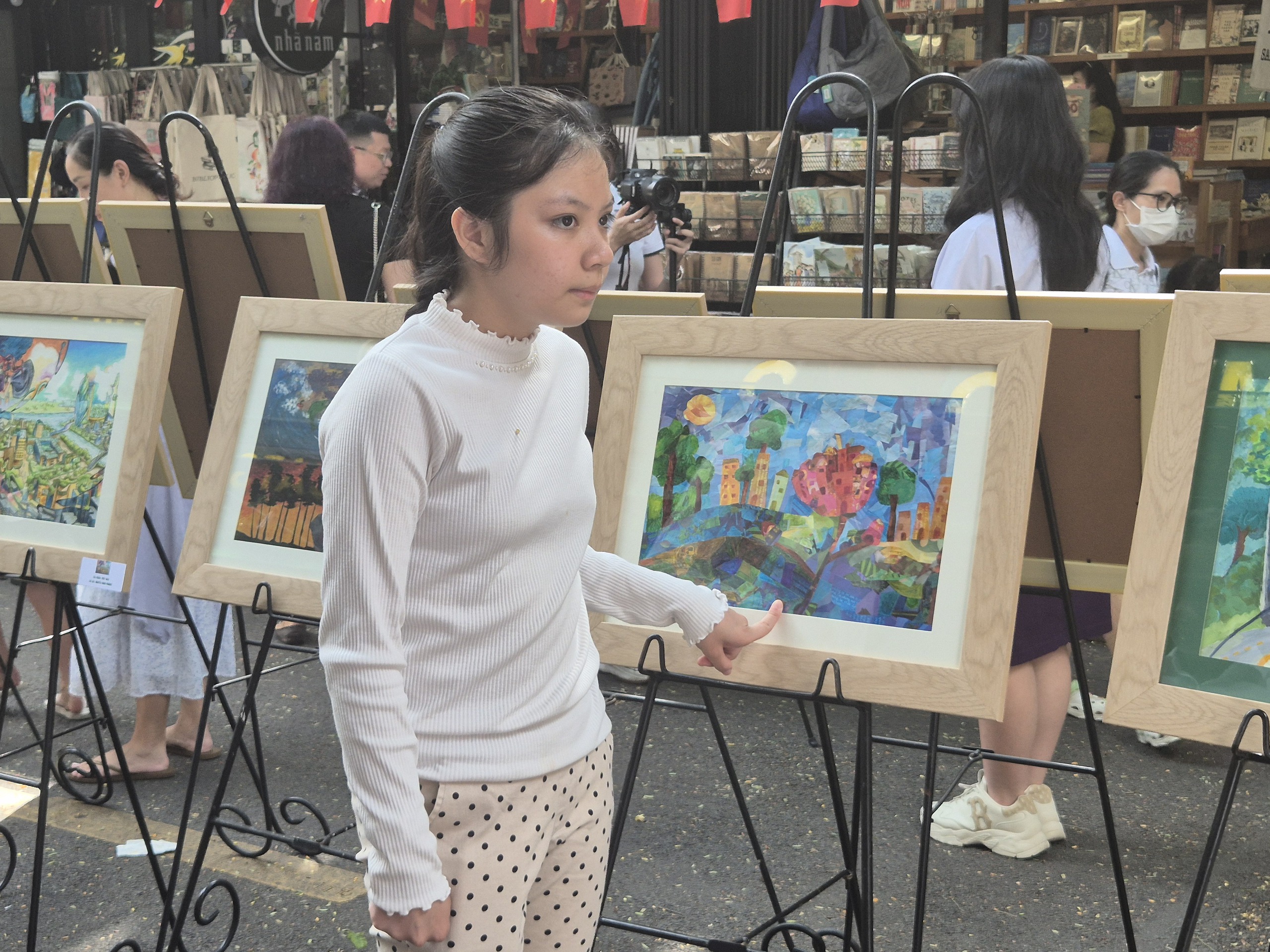 Hoa hậu Nguyễn Thanh Hà trao giải cuộc thi vẽ tranh - Ảnh 7.
