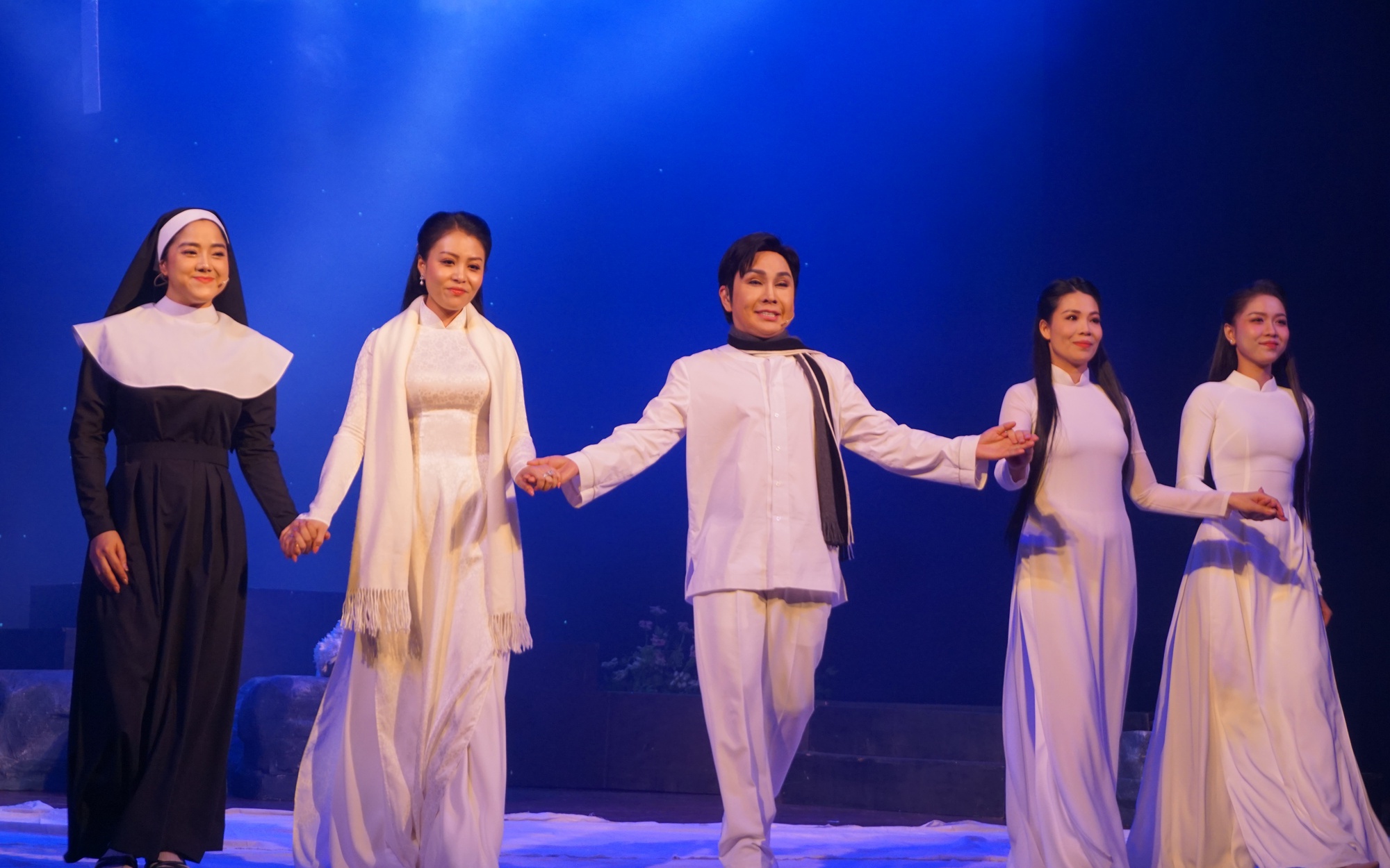 NSƯT Vũ Luân tạo sức hút mới cho vở cải lương "Chuyện tình Hàn Mặc Tử"