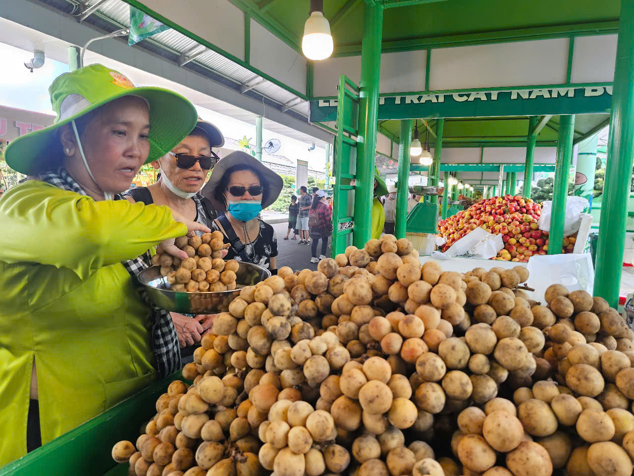 Đông nghịt người đổ về lễ hội trái cây Nam bộ tại Suối Tiên - Ảnh 8.
