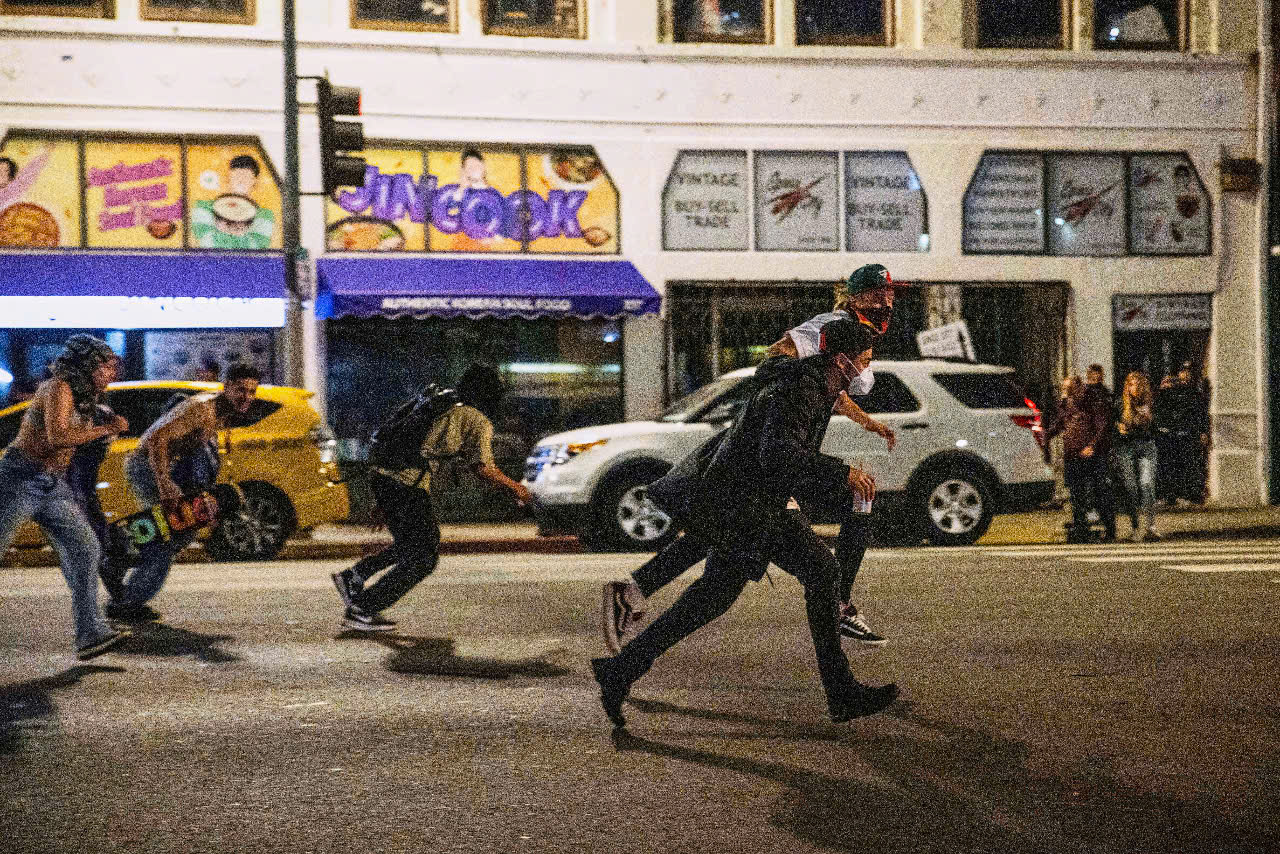 Mỹ: Leo thang đối đầu ở Los Angeles - Ảnh 1.