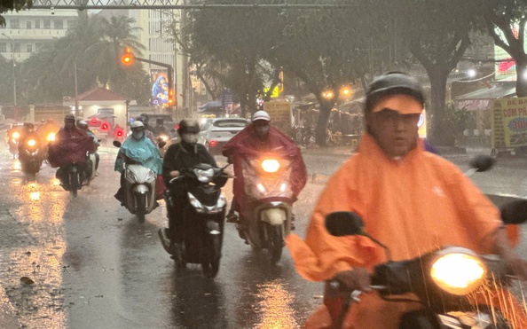 Thời tiết TP HCM hôm nay, 10-6: Mưa dông gia tăng