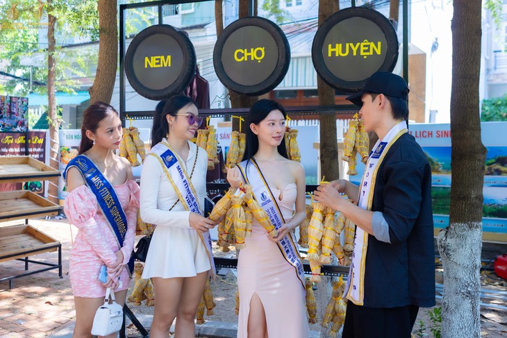 Th&iacute; sinh Hoa hậu v&agrave; Nam vương Thế giới 2025 tham quan B&igrave;nh Định- Ảnh 1.