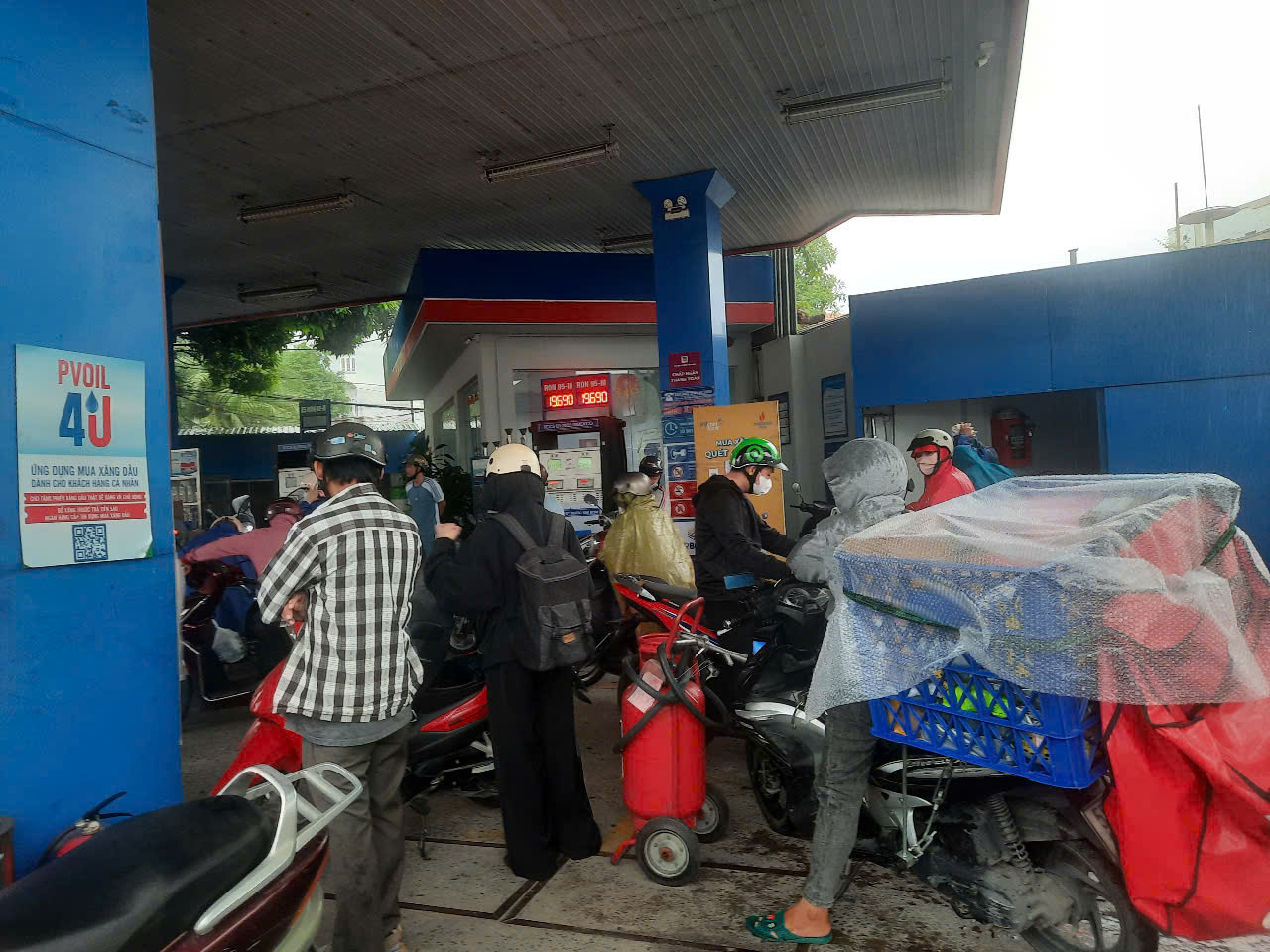 TP HCM: Sáng sớm mưa lớn, gió mạnh, đường lênh láng nước- Ảnh 9.