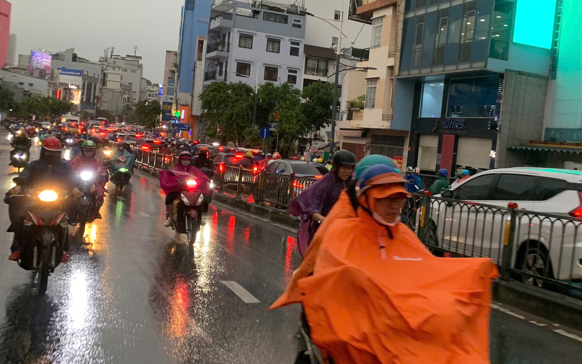 Thời tiết TP HCM hôm nay, 11-6: Tiếp tục mưa trên diện rộng