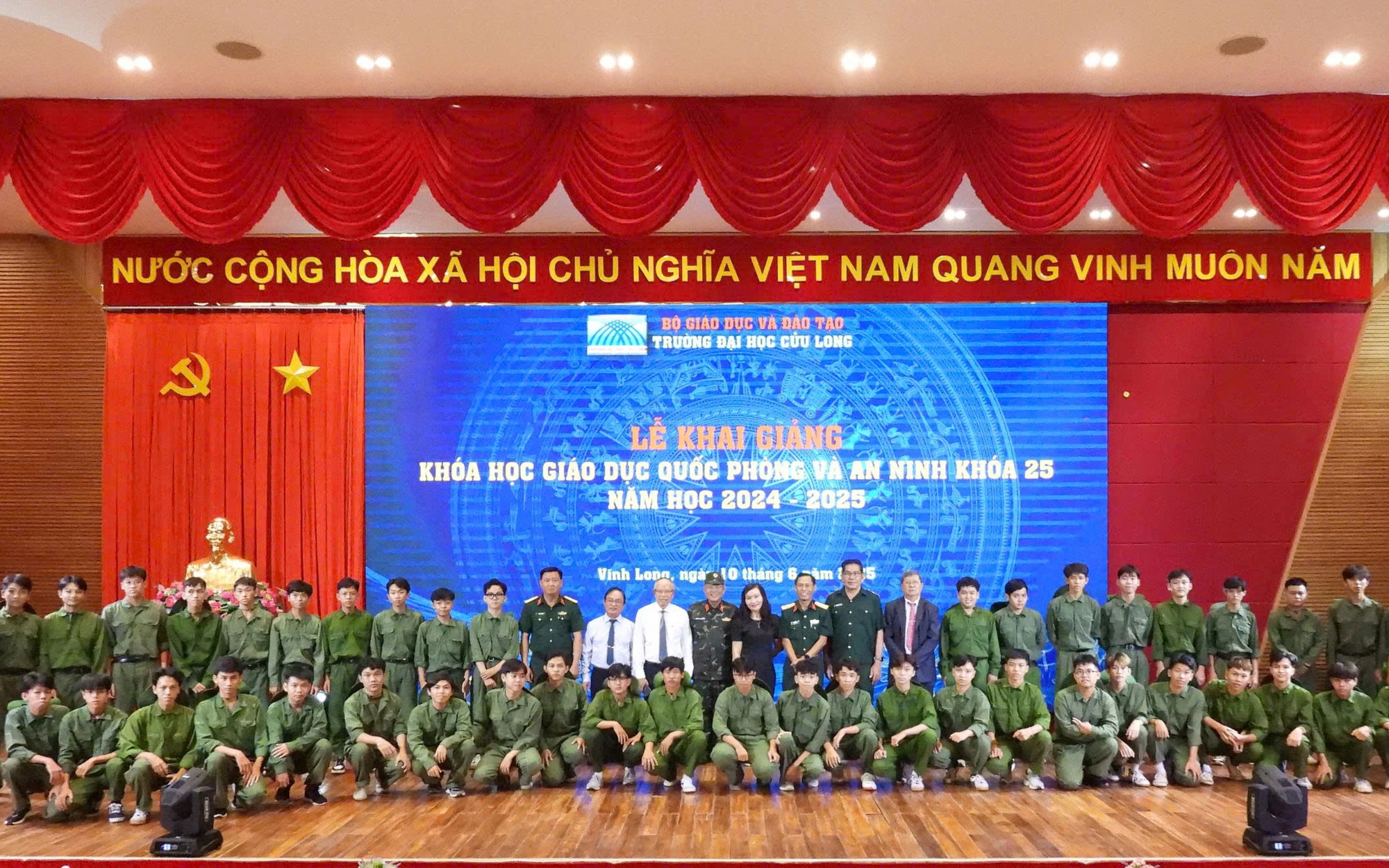 Trường ĐH Cửu Long khai giảng khóa giáo dục quốc phòng và an ninh cho sinh viên 