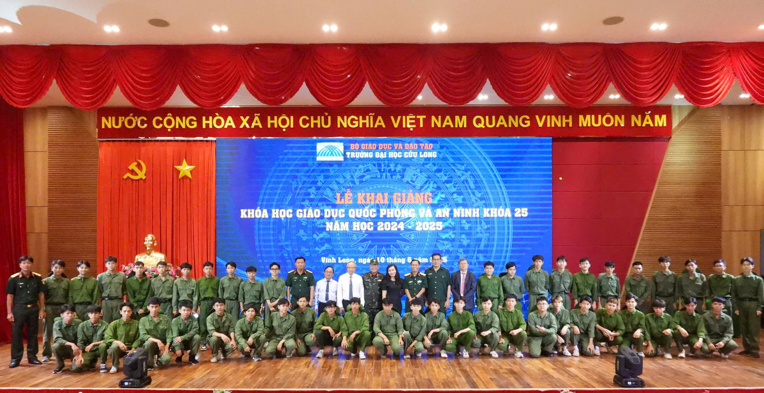 Trường ĐH Cửu Long khai giảng kh&oacute;a gi&aacute;o dục quốc ph&ograve;ng v&agrave; an ninh cho sinh vi&ecirc;n - Ảnh 3.