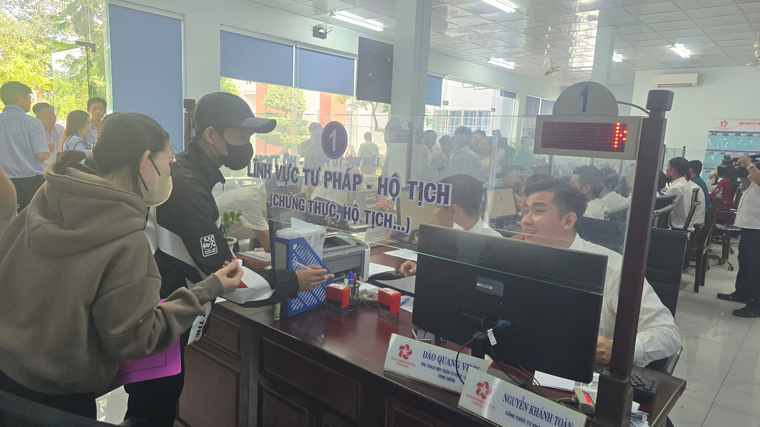 Người d&acirc;n B&igrave;nh Dương nộp hồ sơ như thế n&agrave;o khi c&aacute;c phường mới bắt đầu vận h&agrave;nh?- Ảnh 1.