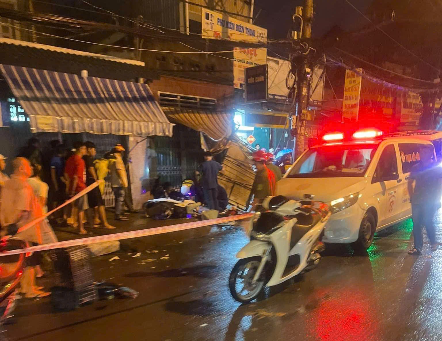 TP HCM: Hai người tử vong khi lao v&agrave;o nh&agrave; d&acirc;n l&uacute;c giữa đ&ecirc;m- Ảnh 1.