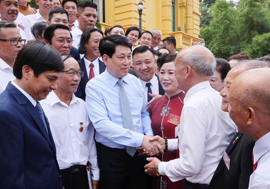 Cần đặc biệt quan t&acirc;m bảo tồn l&agrave;ng nghề - Ảnh 1.