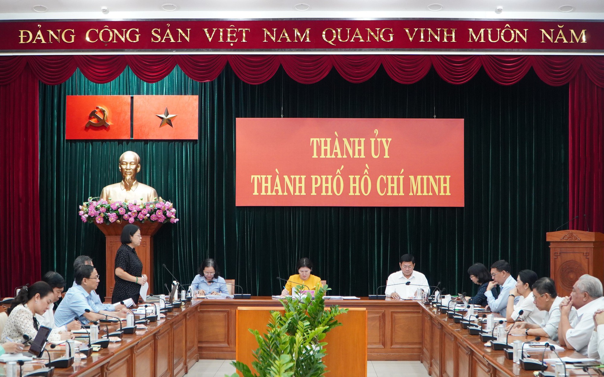 Thành ủy TP HCM lập 10 Tổ công tác quan trọng