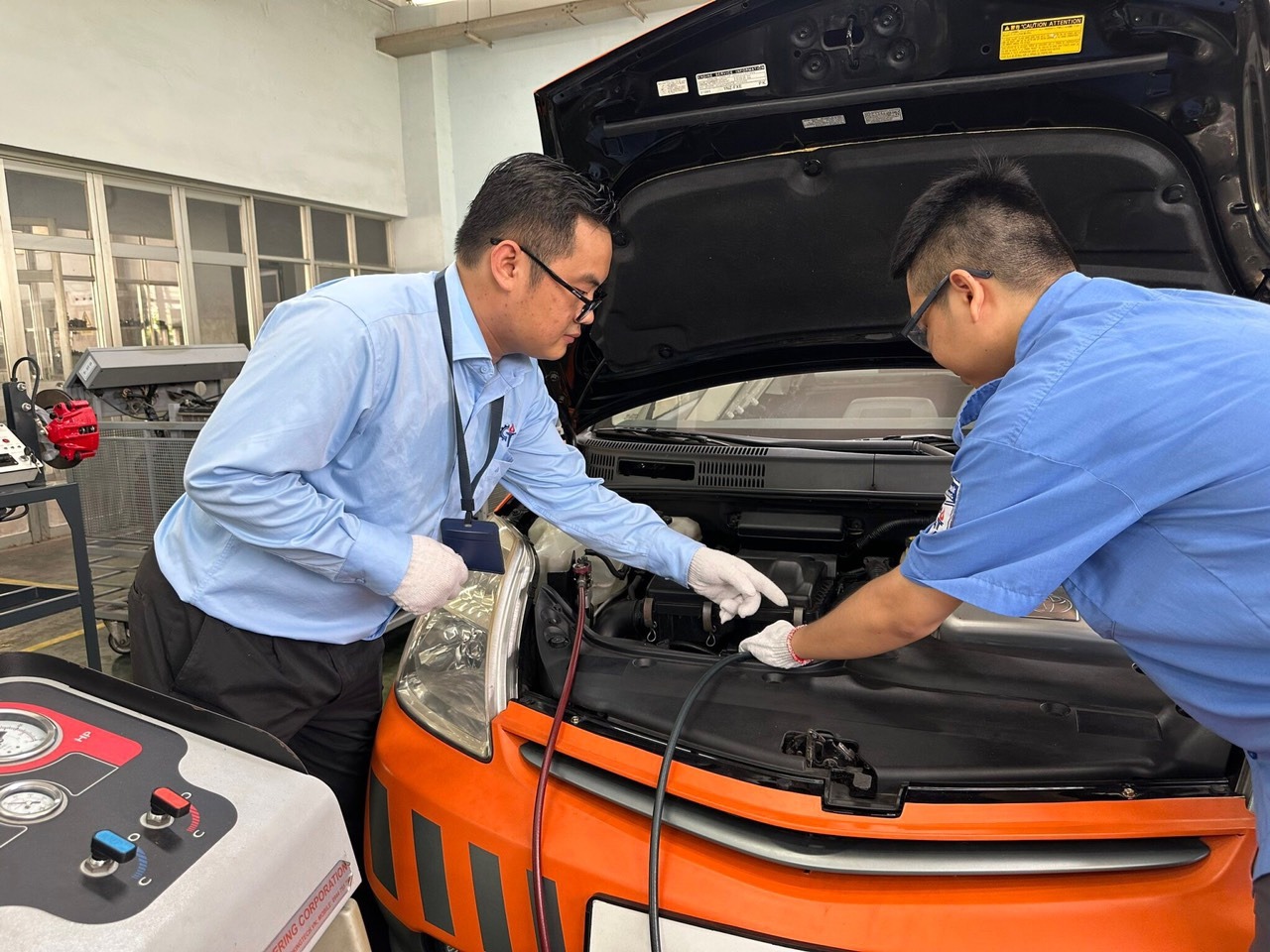 Điểm chuẩn tr&uacute;ng tuyển ng&agrave;nh c&ocirc;ng nghệ kỹ thuật &ocirc; t&ocirc; hơn 30 điểm - Ảnh 1.