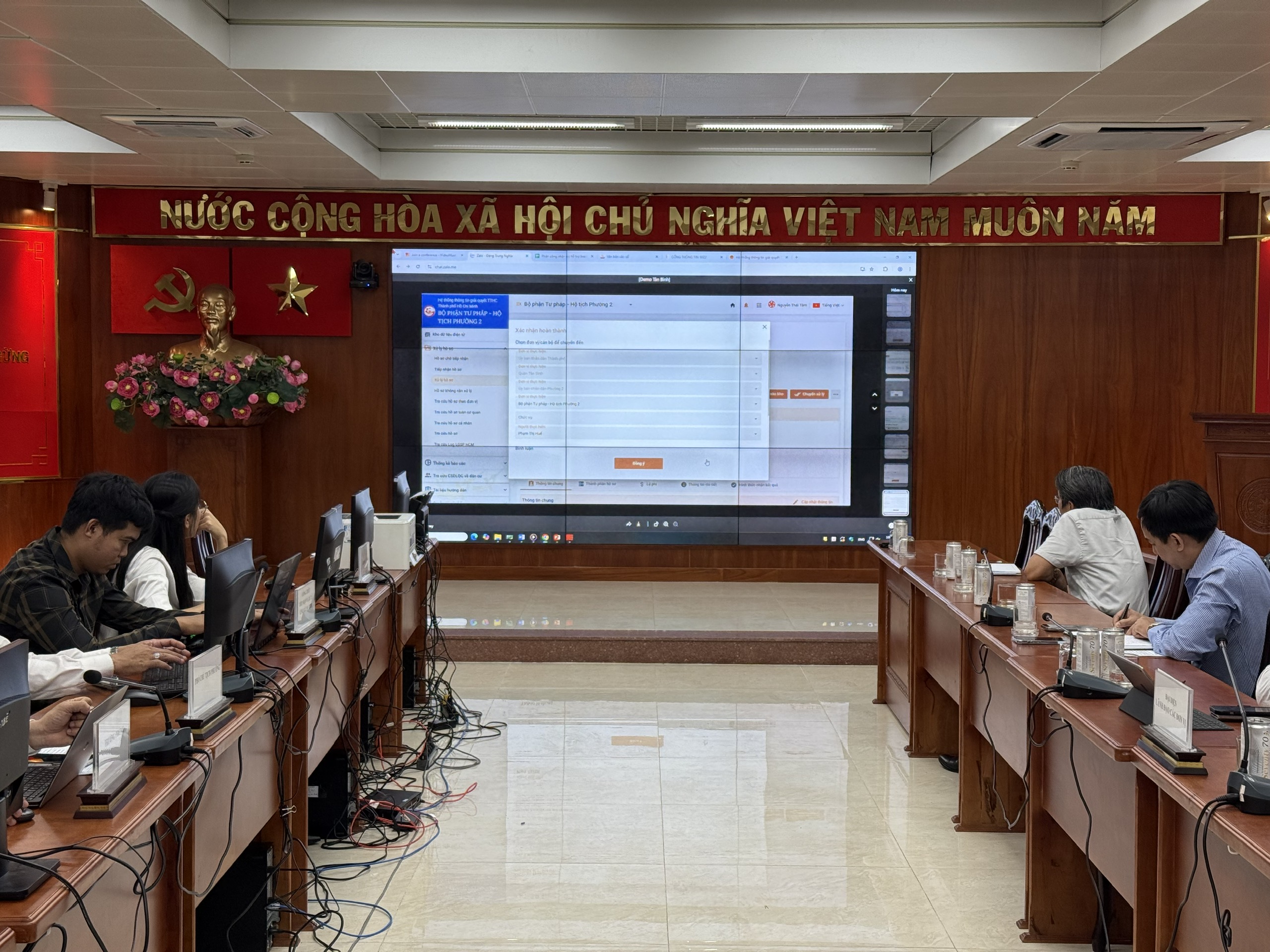 Cận cảnh buổi vận h&agrave;nh thử nghiệm hoạt động của phường mới sau sắp xếp tại TP HCM - Ảnh 1.