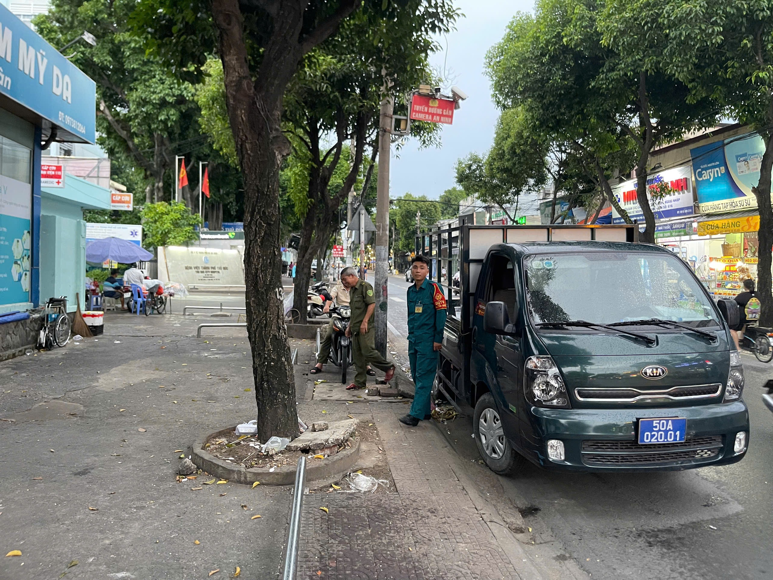 Bất ngờ h&igrave;nh ảnh trước cổng bệnh viện sau phản &aacute;nh của B&aacute;o Người Lao Động - Ảnh 3.