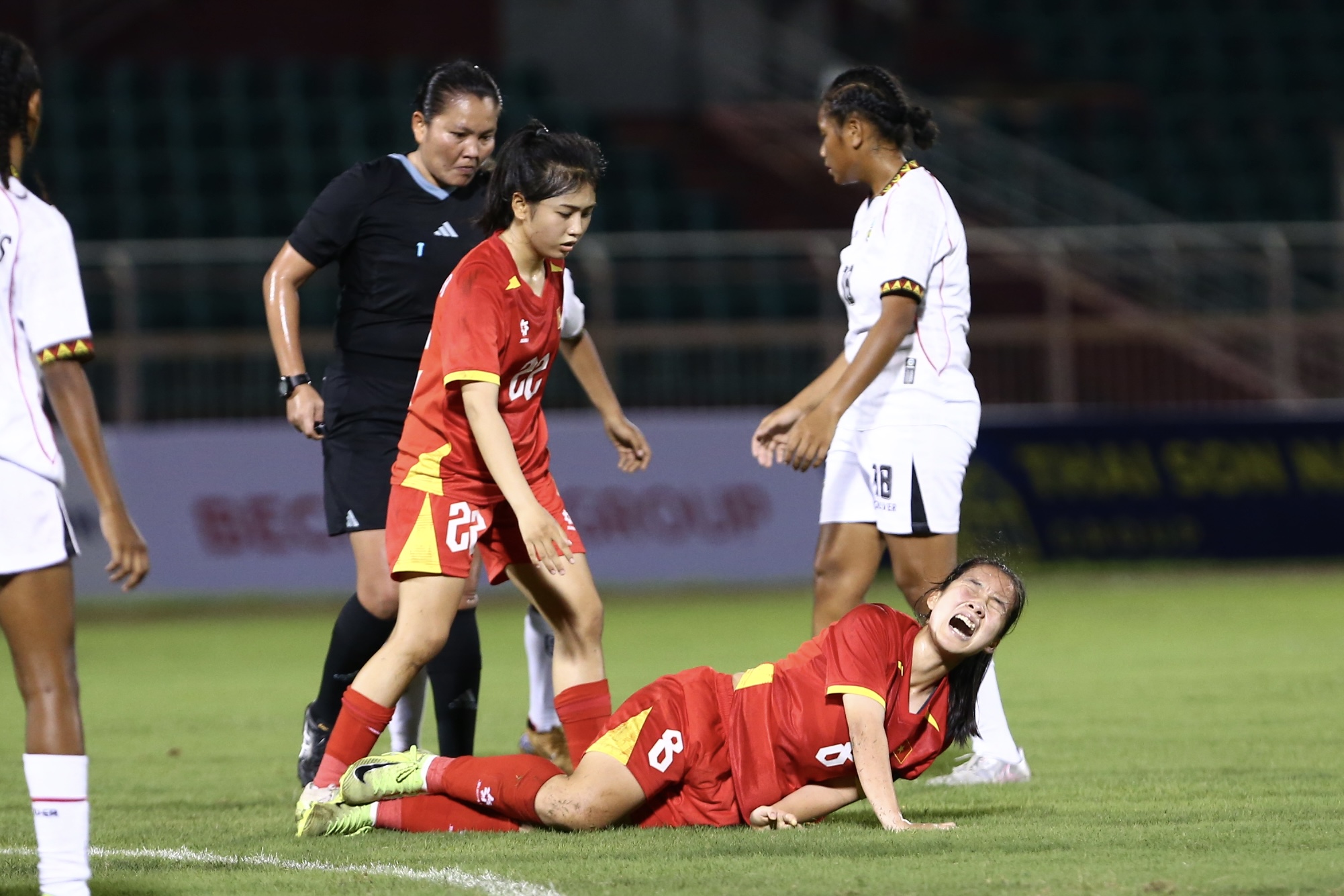 U19 nữ Việt Nam thắng 6-0, cầu thủ rời sân trong nước mắt - Ảnh 4.