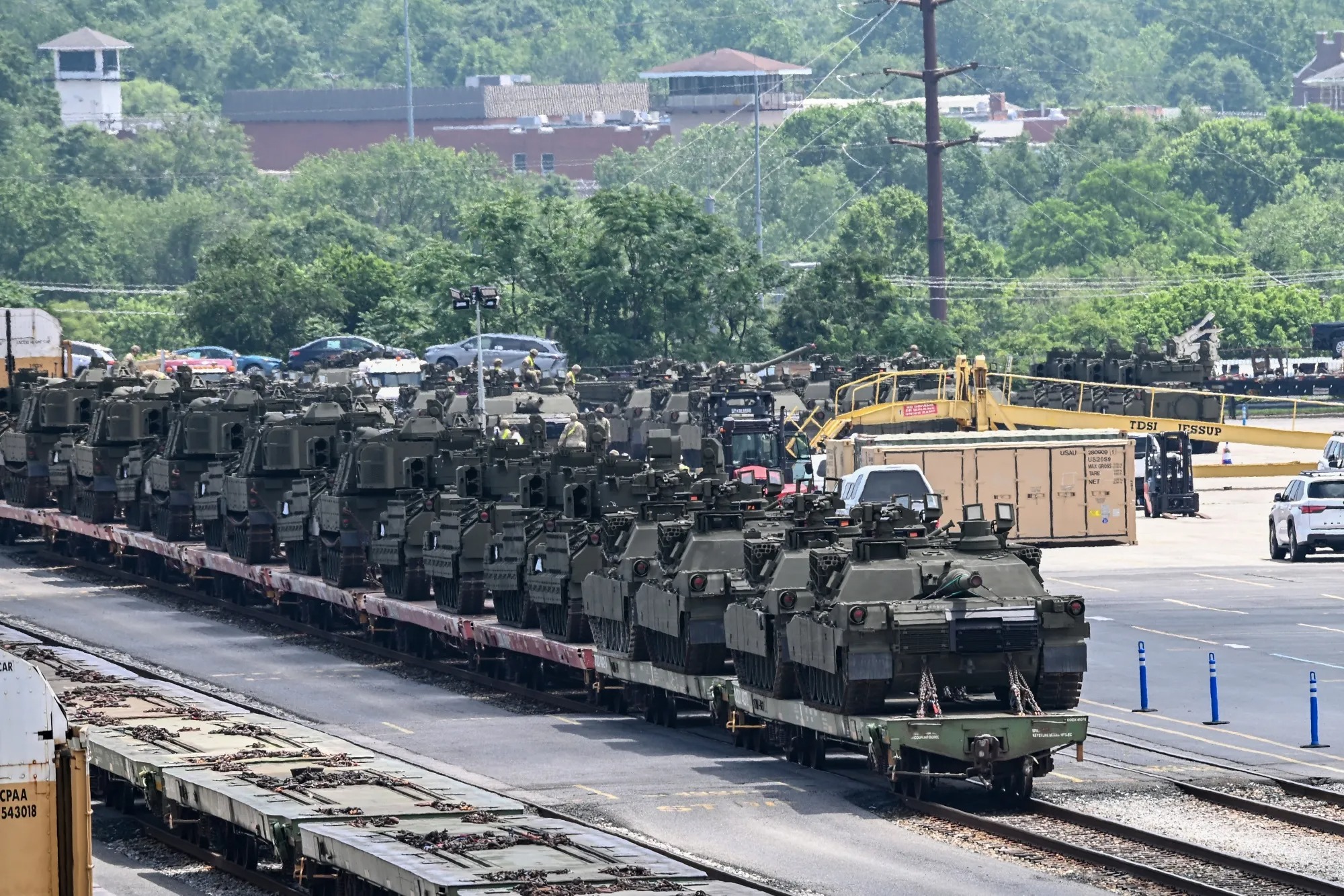 Mỹ sắp diễu binh lớn, vũ kh&iacute;, binh sĩ đổ về thủ đ&ocirc; Washington- Ảnh 2.