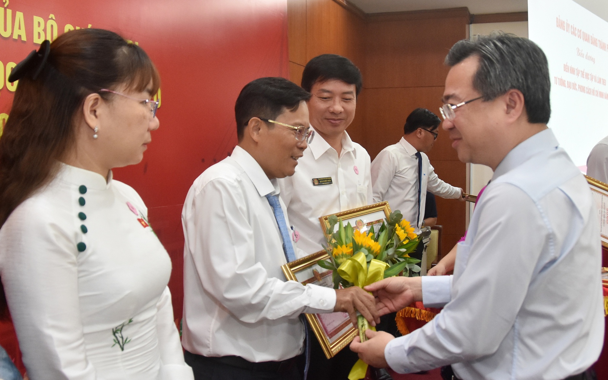 TP HCM: Tuyên dương 102 điển hình học Bác