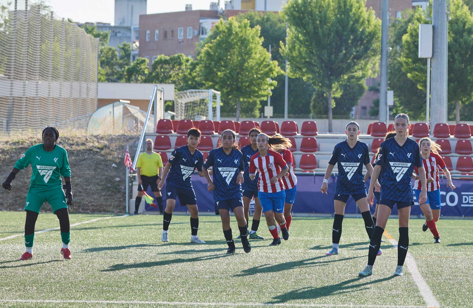 Nữcầu thủ nh&iacute; của trẻ TP HCM v&agrave; chuyến "du học" b&oacute;ng đ&aacute; T&acirc;y Ban Nha của La Liga - Ảnh 2.