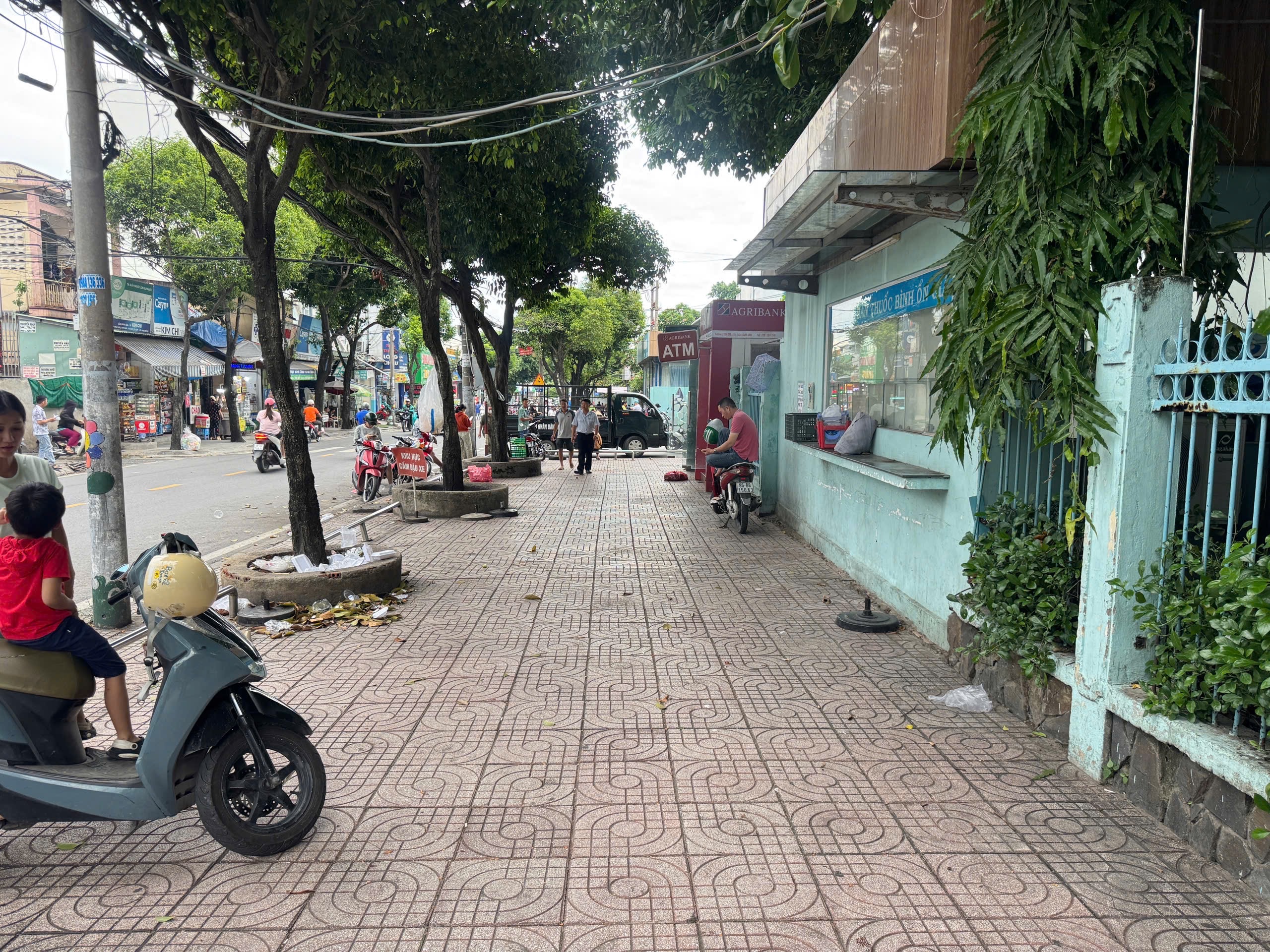 Bất ngờ h&igrave;nh ảnh trước cổng bệnh viện sau phản &aacute;nh của B&aacute;o Người Lao Động - Ảnh 7.
