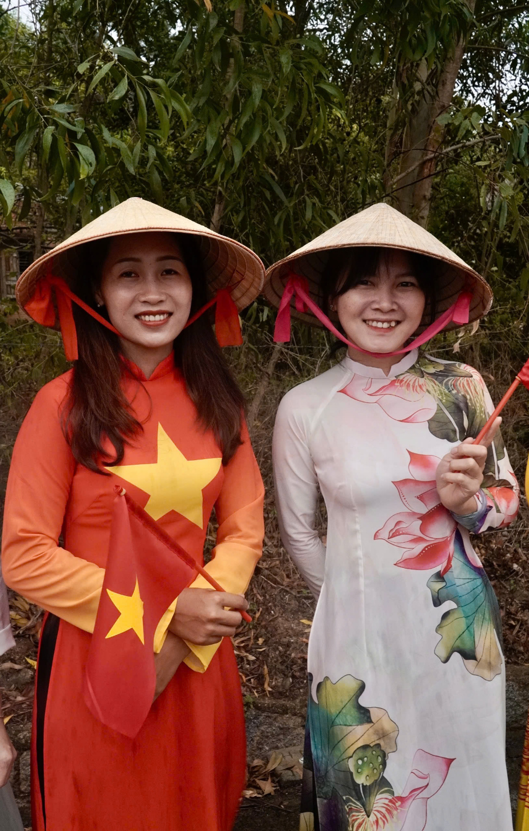 Duy&ecirc;n d&aacute;ng những t&agrave; &aacute;o d&agrave;i trong lễ hội cầu ngư ở vạn ch&agrave;i Lộ Di&ecirc;u- Ảnh 6.