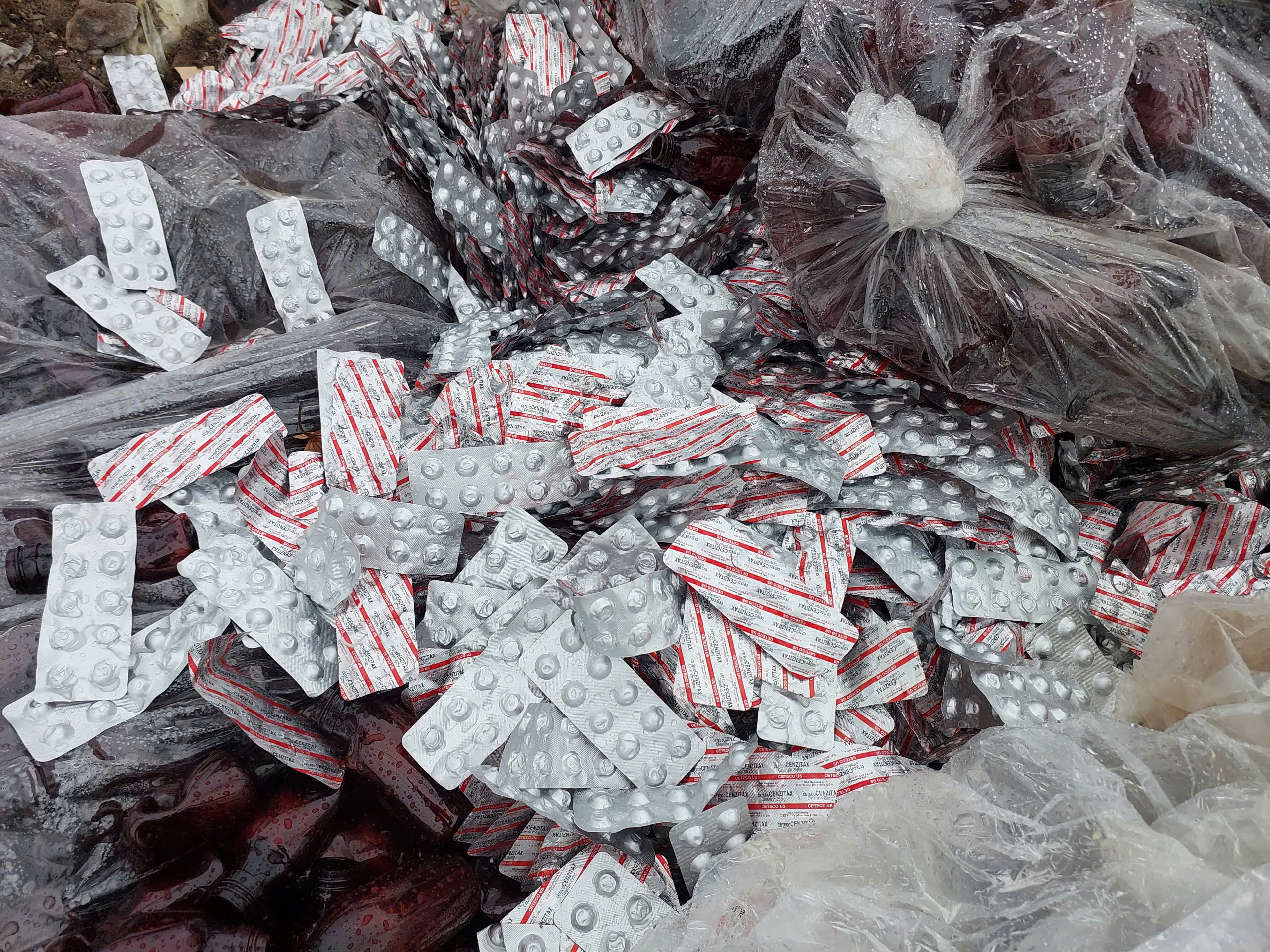 Số lượng lớn thuốc bị vứt bên đường ở Đà Nẵng là của một công ty dược- Ảnh 1.