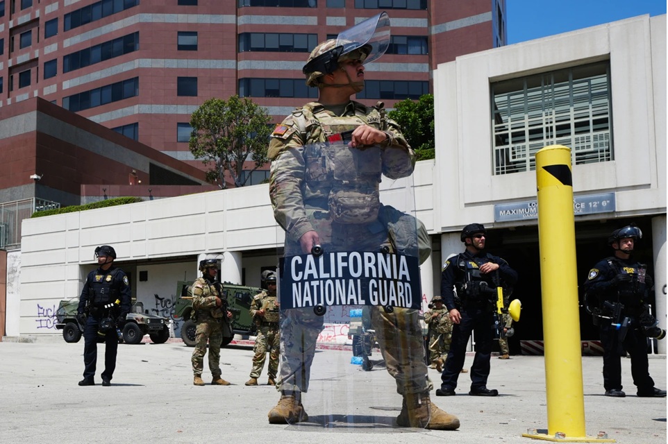 Tổng thống Donald Trump cảnh báo thêm quân đến Los Angeles- Ảnh 1.