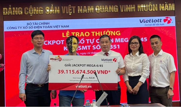 Vietlott n&oacute;i g&igrave; khi cụ &ocirc;ng U80 nhận giải Jackpot 39 tỉ đồng nh&igrave;n như người trẻ?- Ảnh 1.