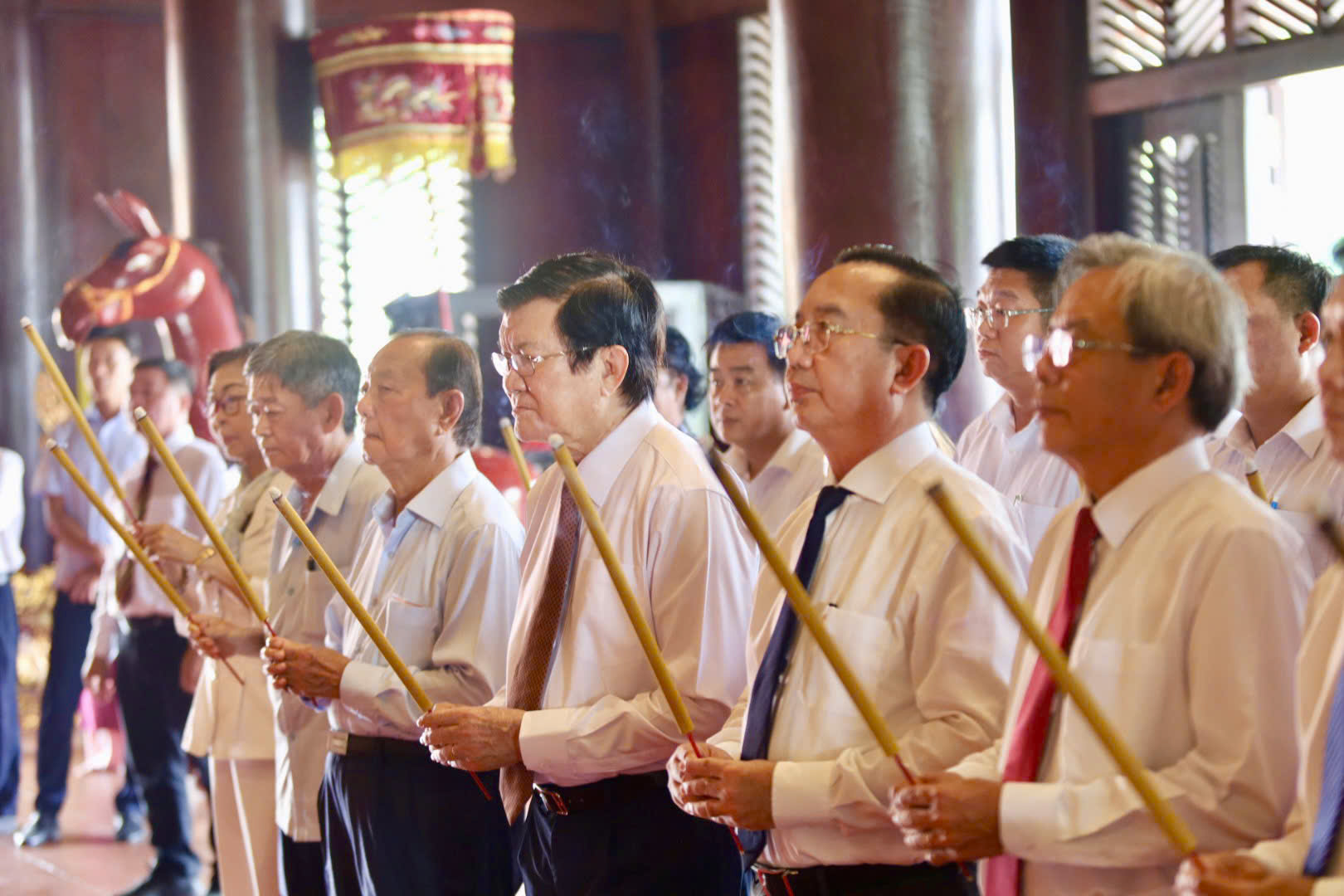 Nguy&ecirc;n Chủ tịch nước Trương Tấn Sang d&acirc;ng hương Đức Lễ Th&agrave;nh hầu Nguyễn Hữu Cảnh  - Ảnh 6.