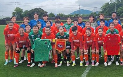 Nữ Việt Nam thắng CLB Nhật Bản 3-2