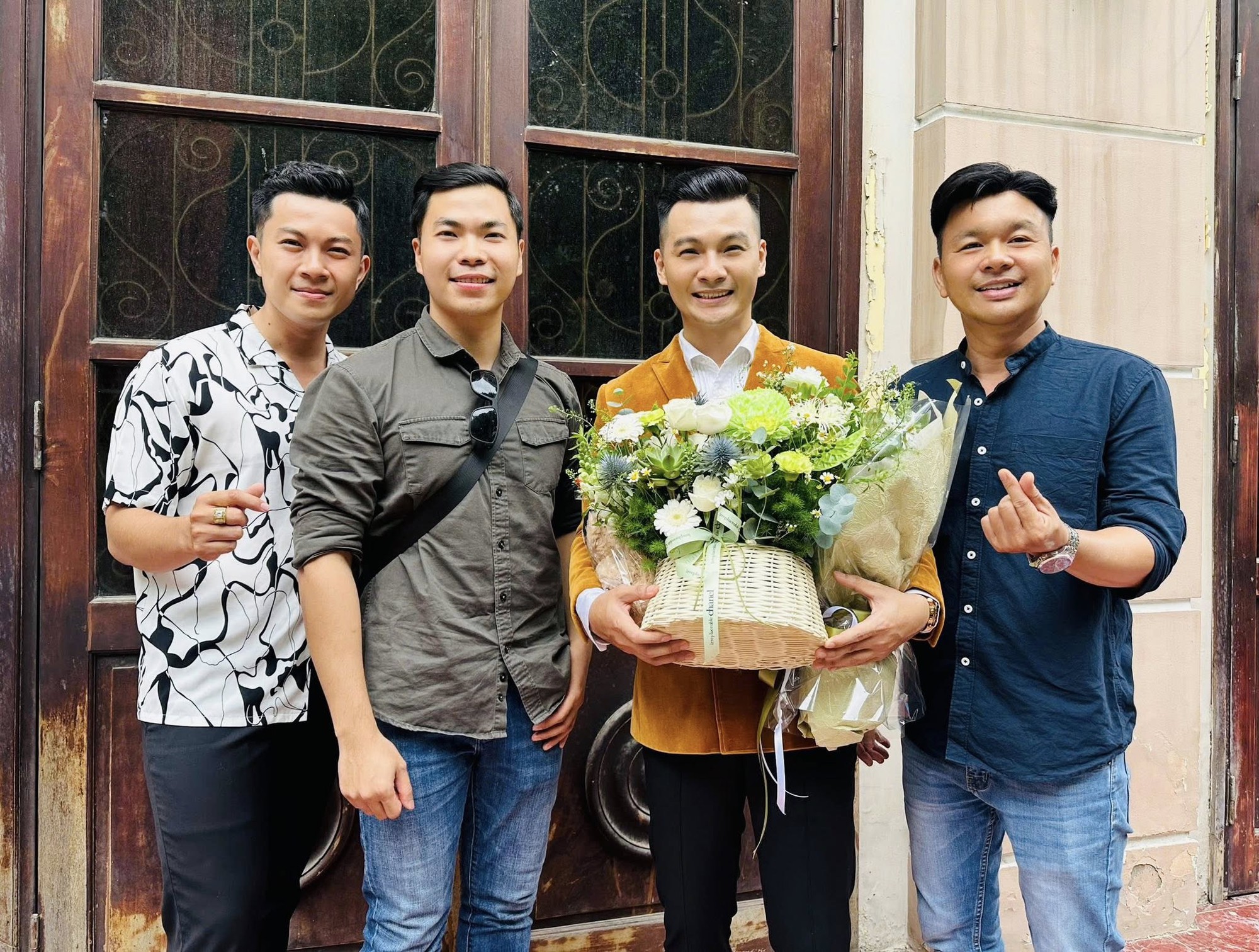 Nguyễn Trực, Thế Hưng &ndash; 2 ca sĩ nh&oacute;m Lạc Việt tốt nghiệp thanh nhạc xuất sắc - Ảnh 1.