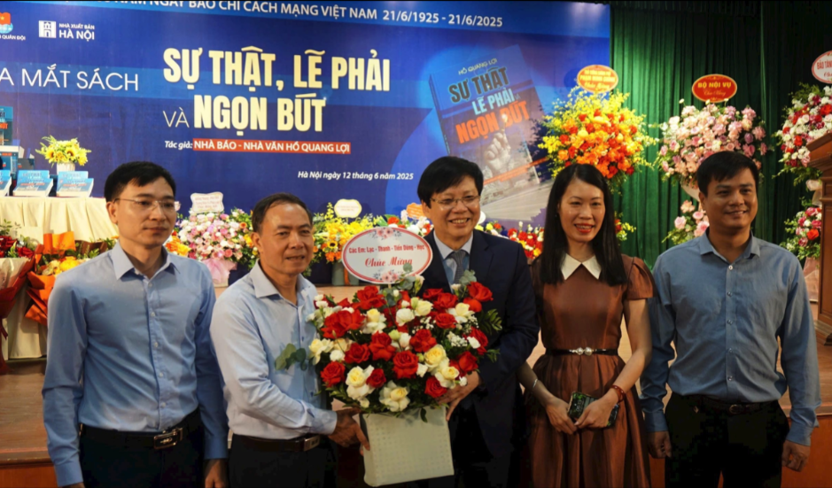 Ra mắt sách "Sự thật, lẽ phải và ngọn bút" của nhà báo Hồ Quang Lợi- Ảnh 4.