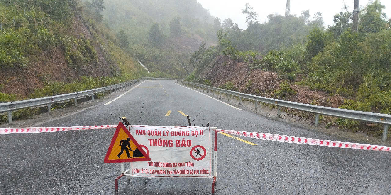 Đ&atilde; c&oacute; những ảnh hưởng của b&atilde;o số 1 ở TP Huế - Ảnh 2.