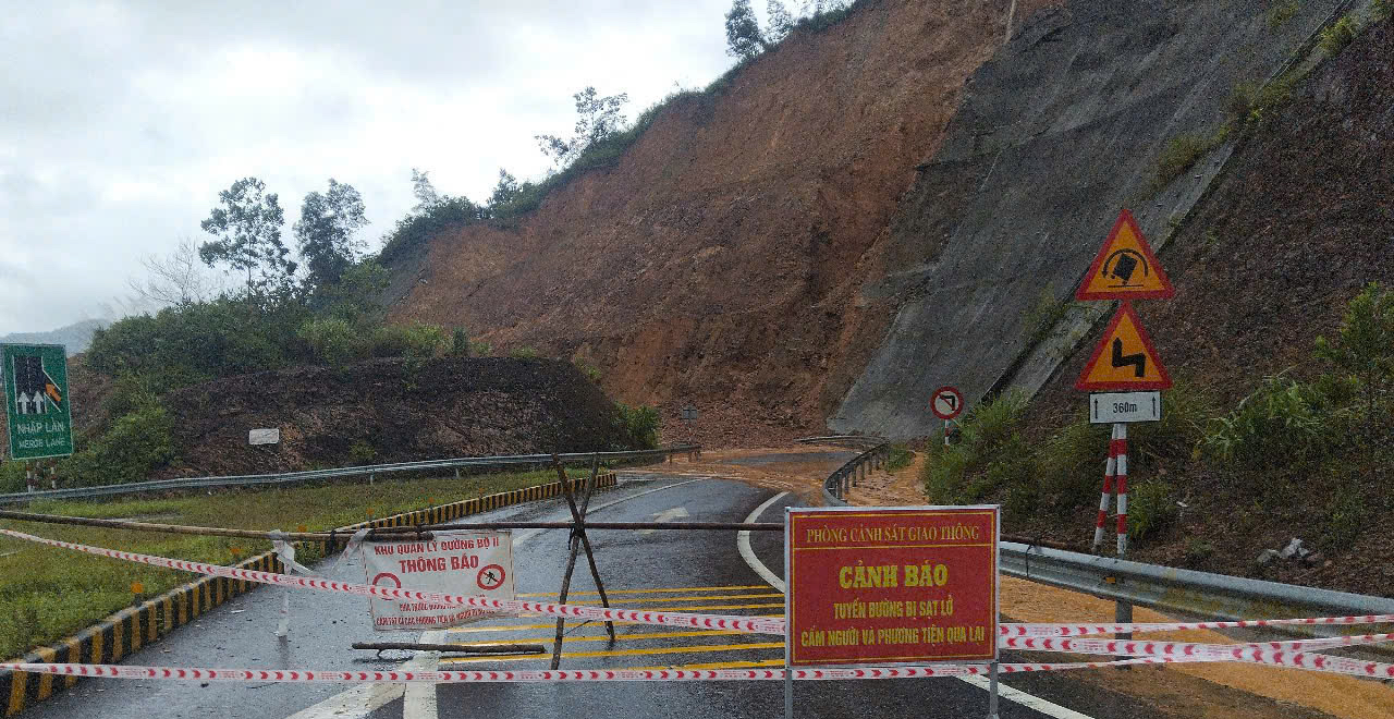 Đ&atilde; c&oacute; những ảnh hưởng của b&atilde;o số 1 ở TP Huế - Ảnh 3.