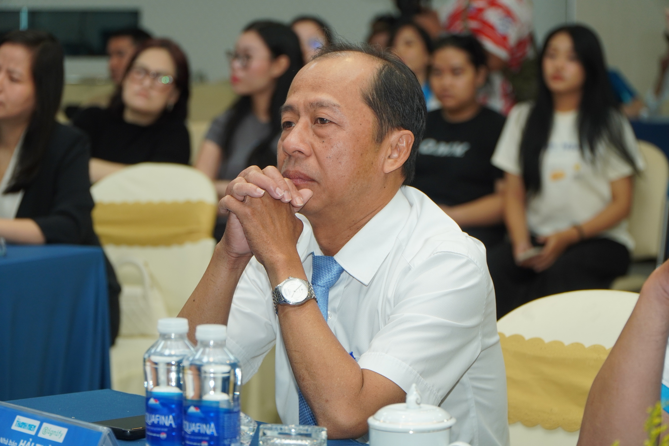 B&aacute;o Thanh Ni&ecirc;n k&yacute; kết hợp t&aacute;c với Signify Việt Nam đồng h&agrave;nh chương tr&igrave;nh&ldquo;C&ugrave;ng con đi tiếp cuộc đời"- Ảnh 1.