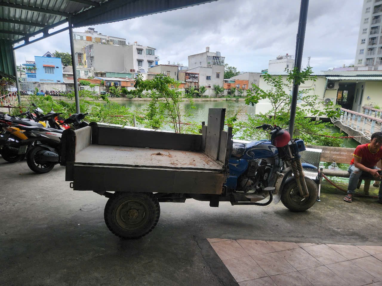 Truy ra người đ&agrave;n &ocirc;ng ngang nhi&ecirc;n chạy xe ba g&aacute;c ngược chiều ở TP HCM- Ảnh 2.
