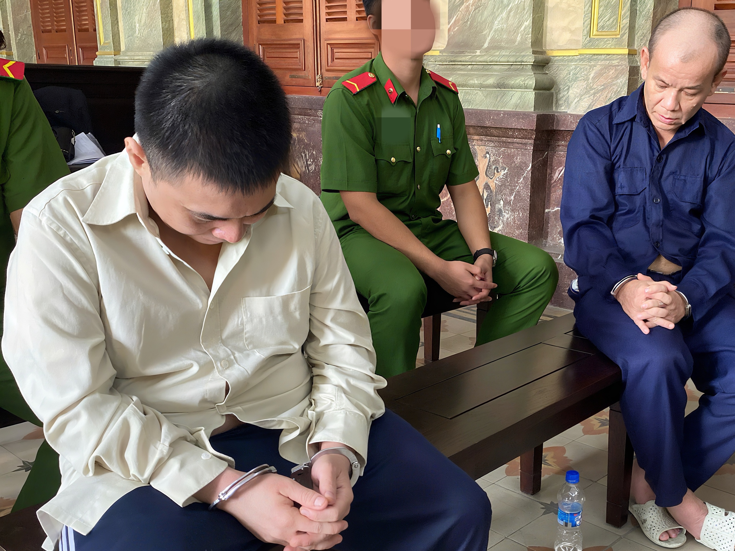 Ngỡ ng&agrave;ng những điều m&agrave; kẻ xưng "ch&aacute;u quan to&rdquo; đ&atilde; l&agrave;m- Ảnh 1.