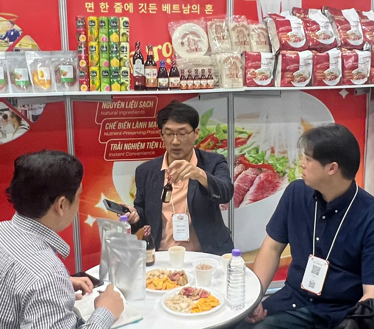 Nước mắm, b&aacute;nh phở Việt lan tỏa hương vị tại Seoul - Ảnh 2.