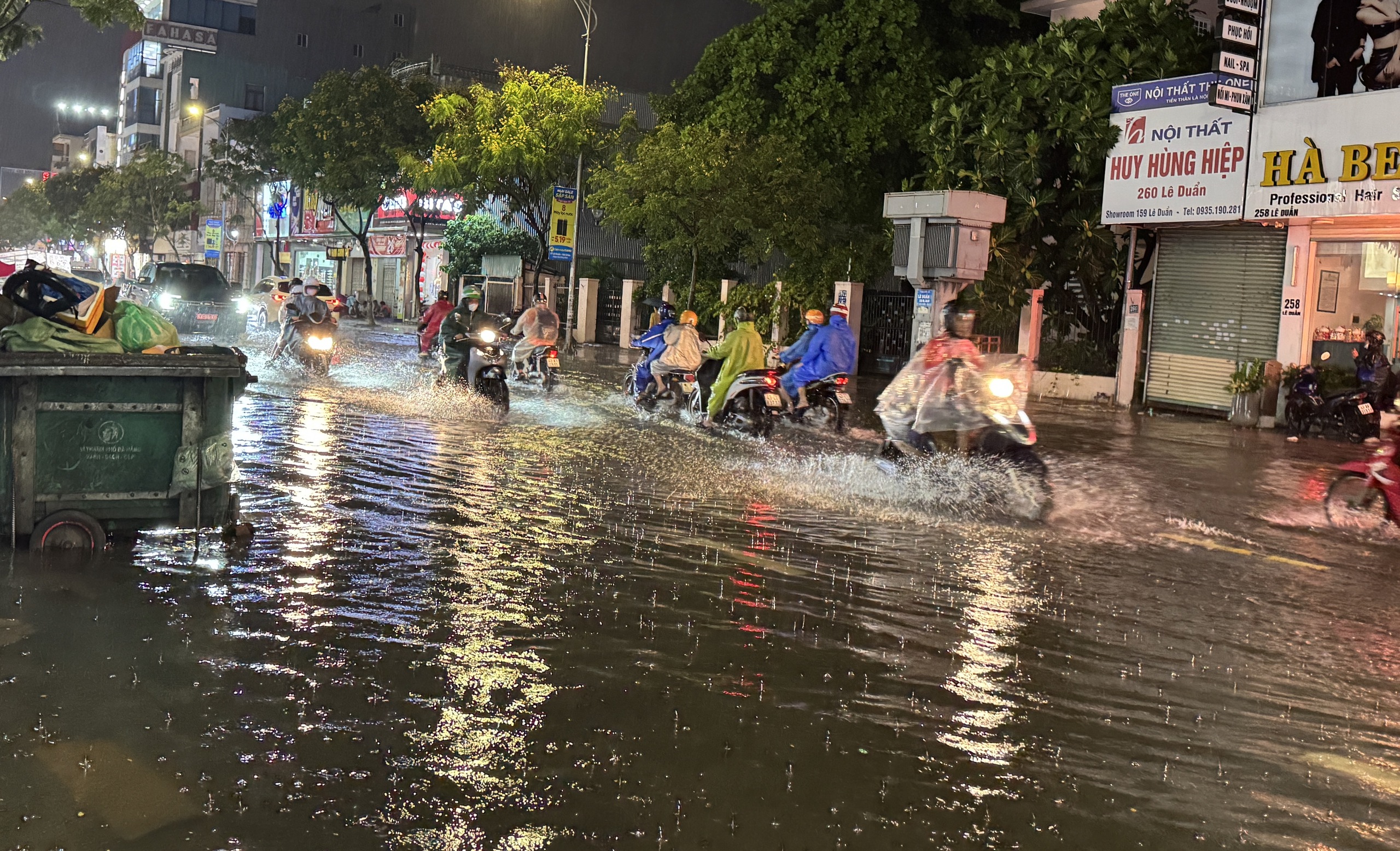 Nhiều chuyến bay bị ảnh hưởng do thời tiết xấu tại s&acirc;n bay Đ&agrave; Nẵng- Ảnh 4.