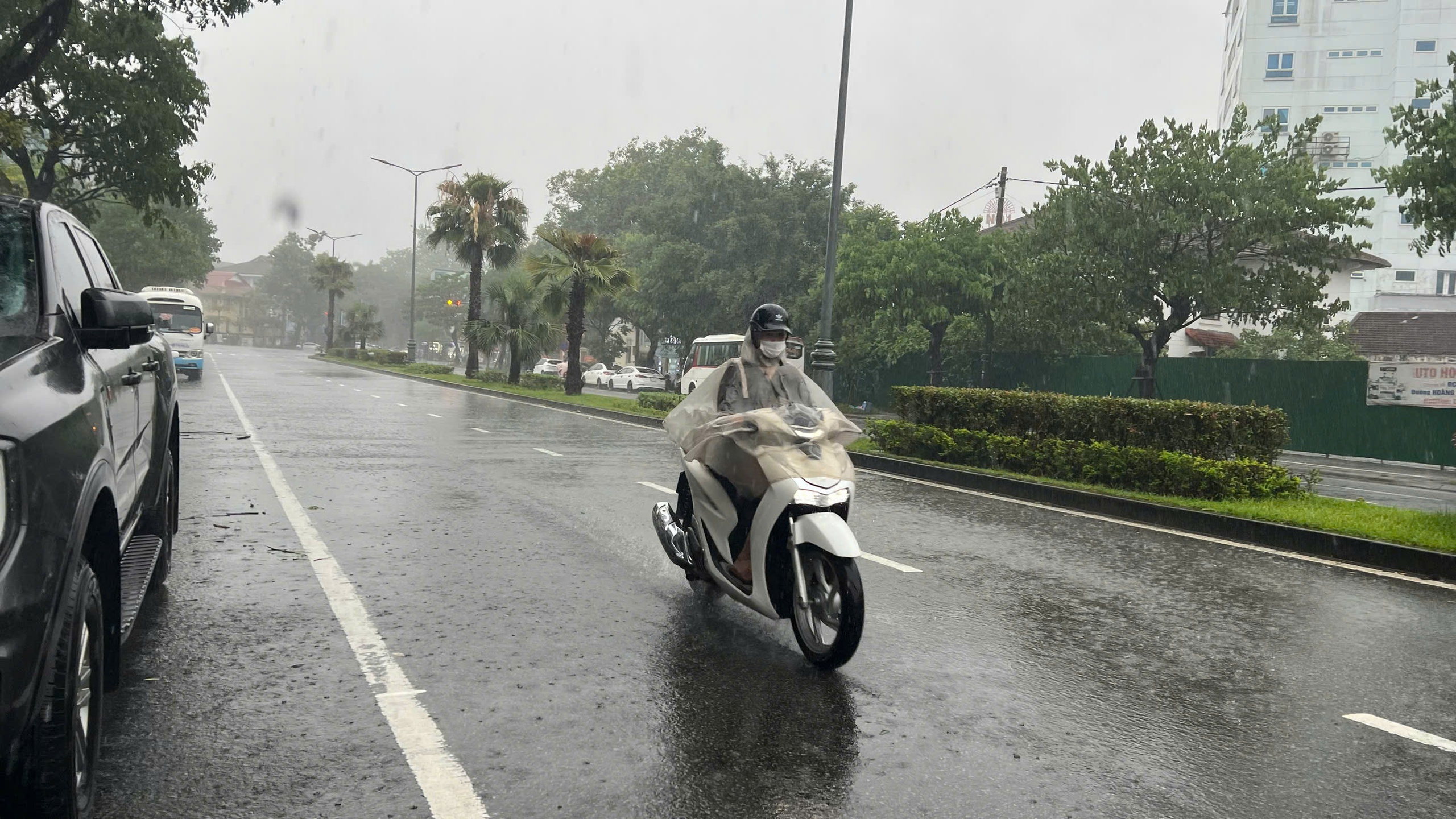 Nhiều chuyến bay bị ảnh hưởng do thời tiết xấu tại s&acirc;n bay Đ&agrave; Nẵng- Ảnh 6.
